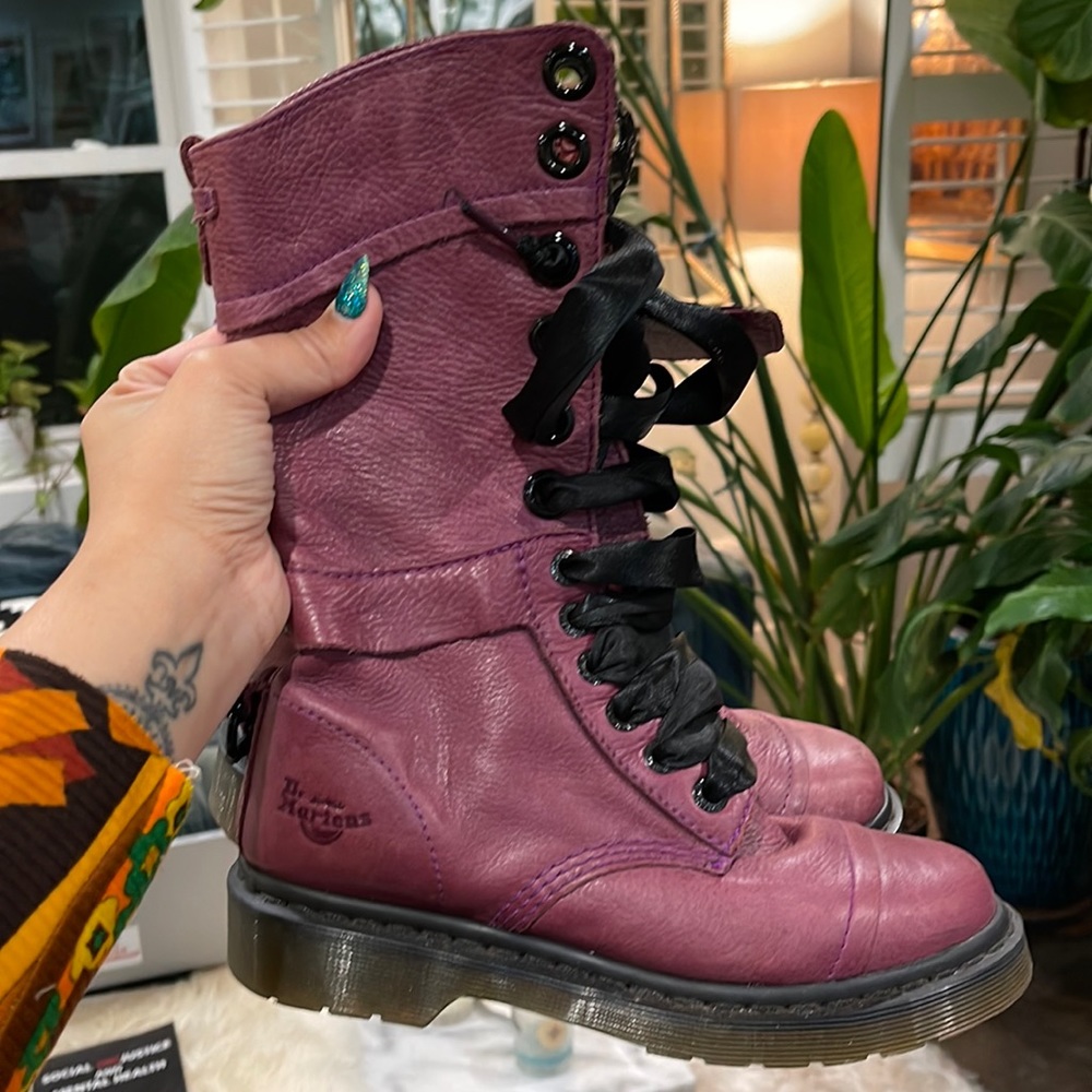 <<Doc•Martens>>